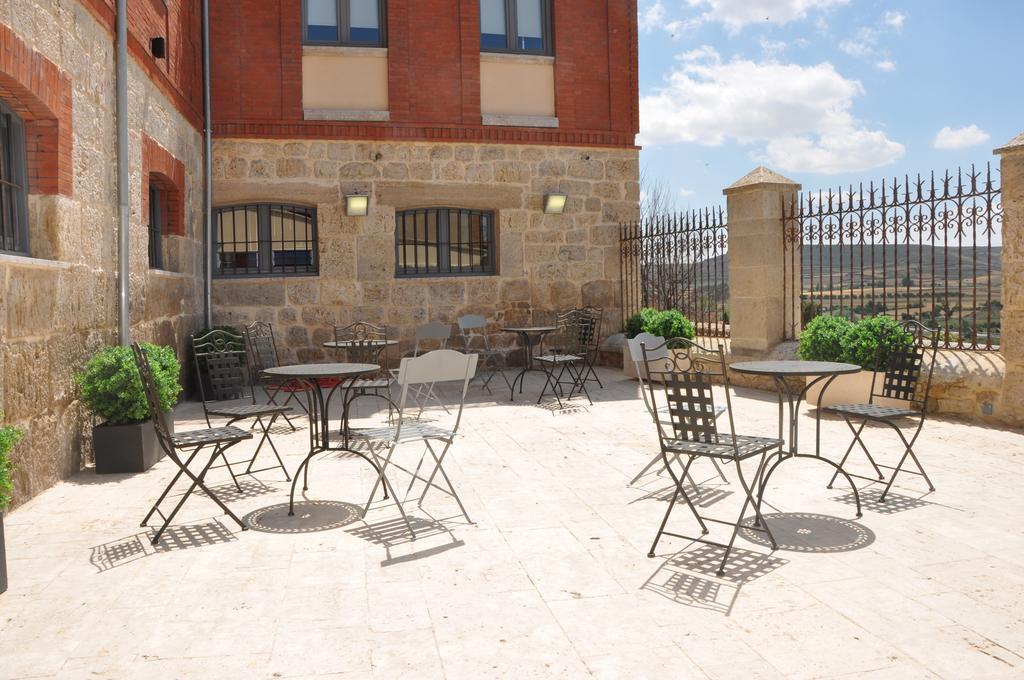 Hotel Emebed 3*